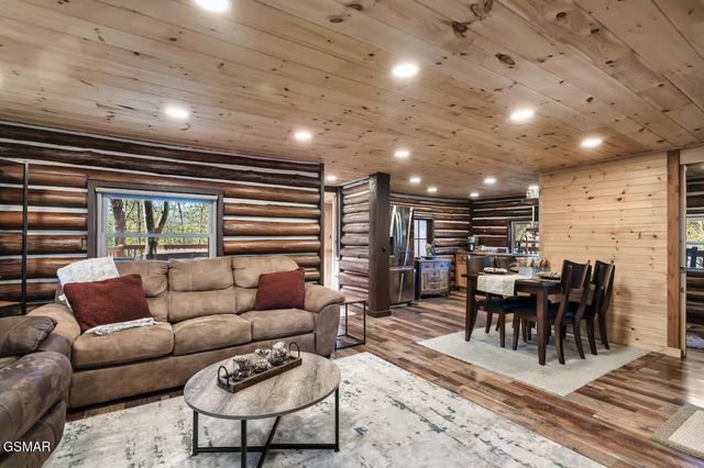 3847 Warden Branch Lane, Gatlinburg, TN 37738