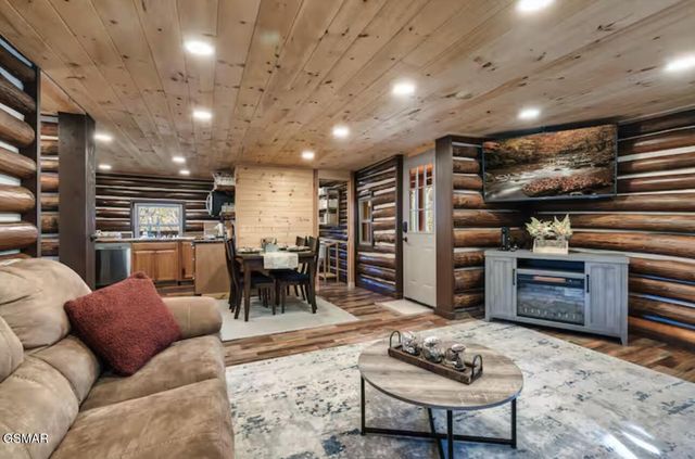 3847 Warden Branch Lane, Gatlinburg, TN 37738