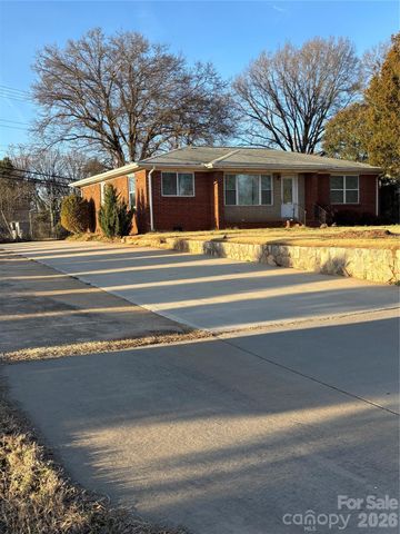 2709 Whittier Place, Charlotte, NC 28212