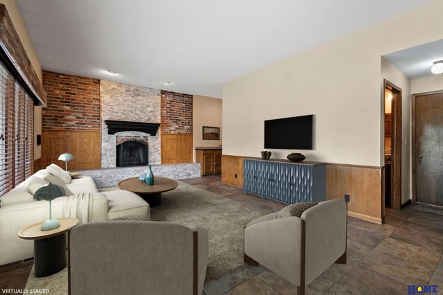 5822 Fieldcrest Way, Lincoln, NE 68512