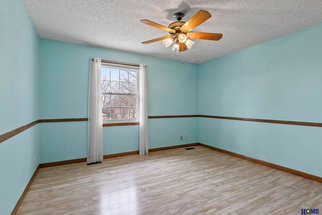 5822 Fieldcrest Way, Lincoln, NE 68512