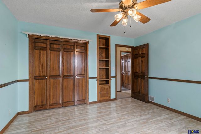 5822 Fieldcrest Way, Lincoln, NE 68512