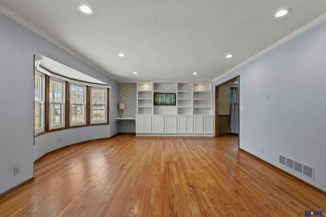 5822 Fieldcrest Way, Lincoln, NE 68512