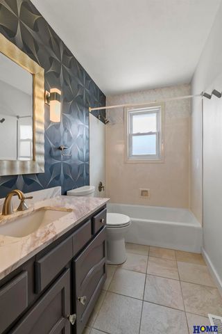 5822 Fieldcrest Way, Lincoln, NE 68512