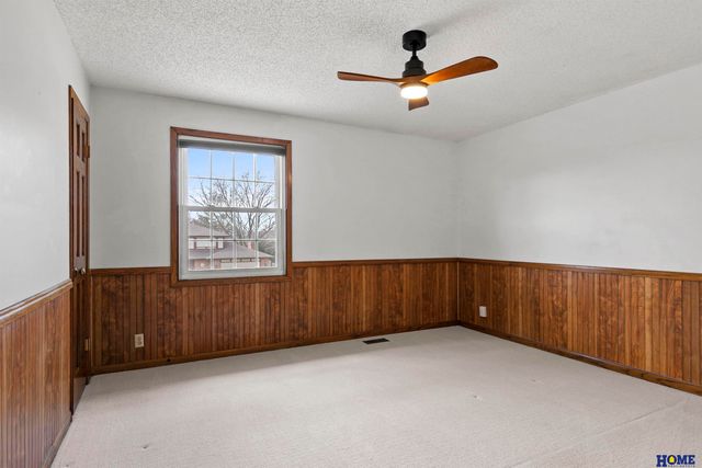 5822 Fieldcrest Way, Lincoln, NE 68512