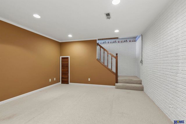 5822 Fieldcrest Way, Lincoln, NE 68512