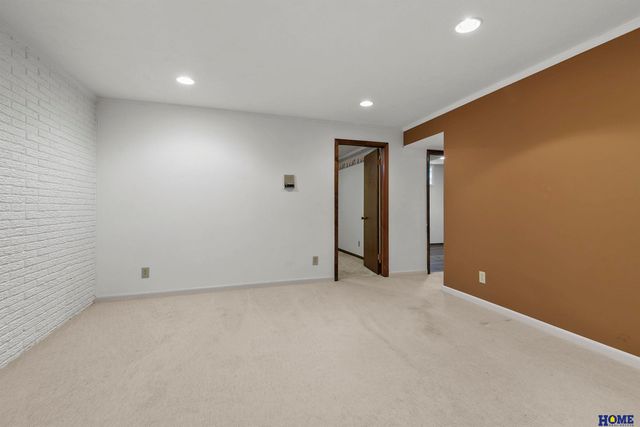 5822 Fieldcrest Way, Lincoln, NE 68512