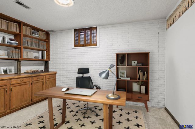 5822 Fieldcrest Way, Lincoln, NE 68512