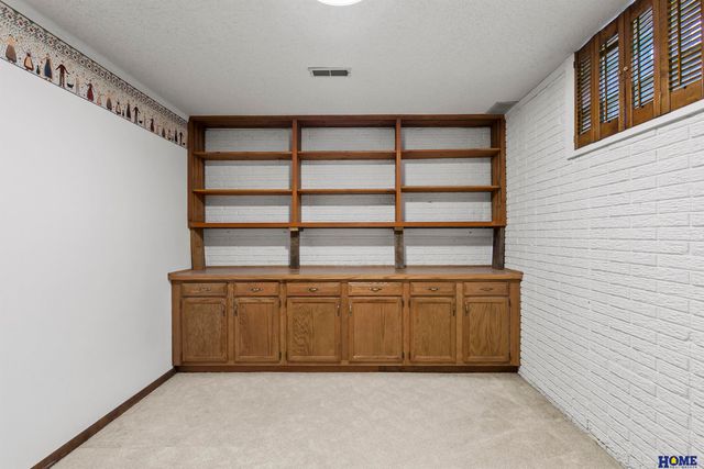 5822 Fieldcrest Way, Lincoln, NE 68512