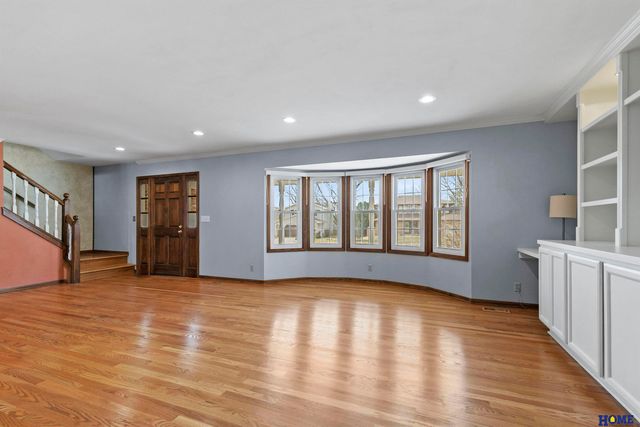 5822 Fieldcrest Way, Lincoln, NE 68512