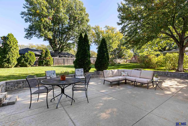 5822 Fieldcrest Way, Lincoln, NE 68512