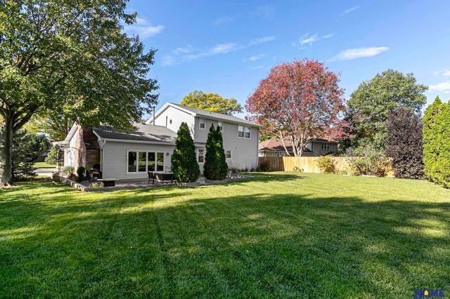 5822 Fieldcrest Way, Lincoln, NE 68512