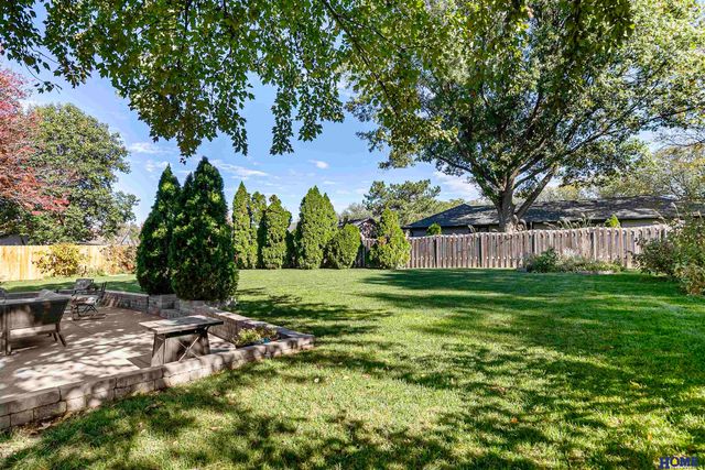 5822 Fieldcrest Way, Lincoln, NE 68512