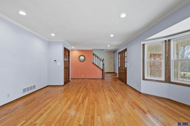 5822 Fieldcrest Way, Lincoln, NE 68512