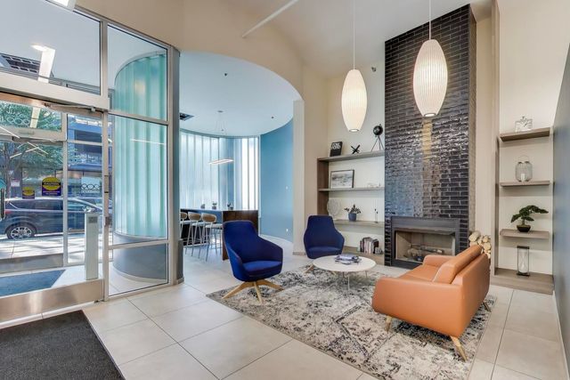 909 W Washington Boulevard 811, Chicago, IL 60607