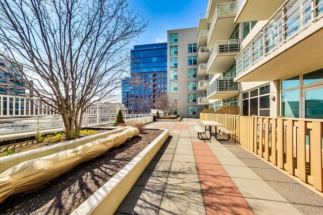 909 W Washington Boulevard 811, Chicago, IL 60607