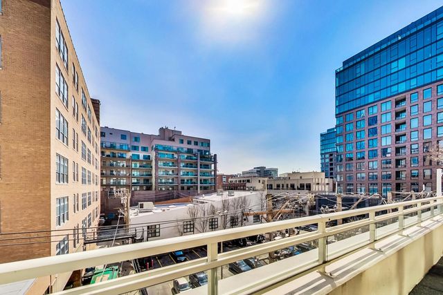 909 W Washington Boulevard 811, Chicago, IL 60607