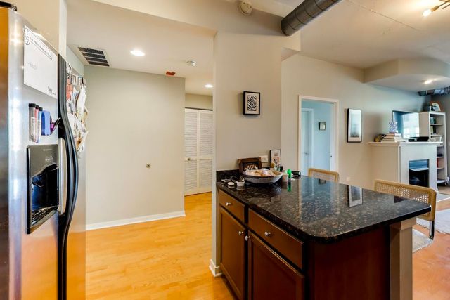 909 W Washington Boulevard 811, Chicago, IL 60607