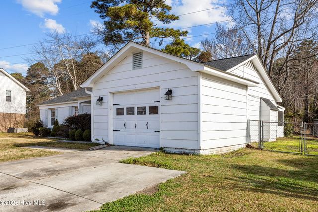 303 Greenbriar Drive, Jacksonville, NC 28546