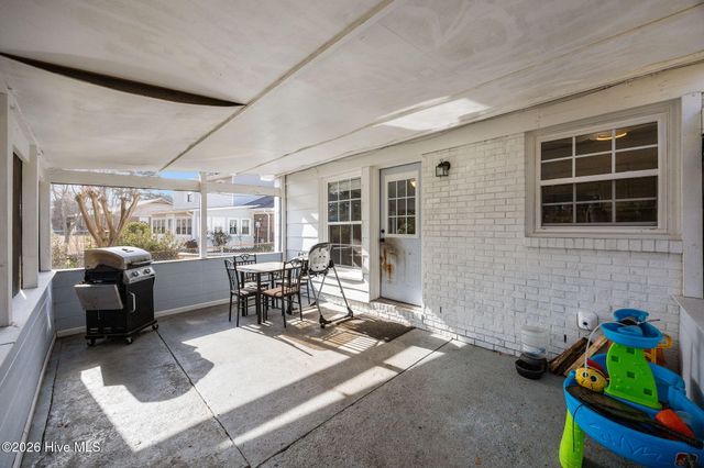 303 Greenbriar Drive, Jacksonville, NC 28546