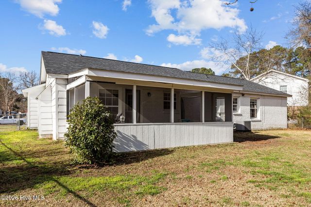 303 Greenbriar Drive, Jacksonville, NC 28546