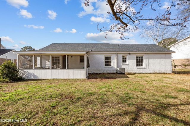 303 Greenbriar Drive, Jacksonville, NC 28546