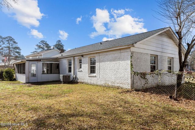 303 Greenbriar Drive, Jacksonville, NC 28546