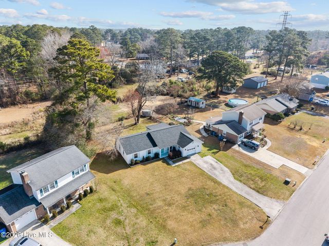 303 Greenbriar Drive, Jacksonville, NC 28546