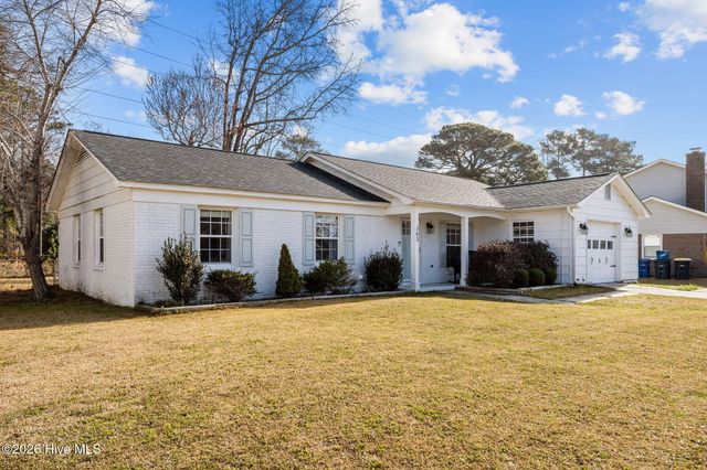 303 Greenbriar Drive, Jacksonville, NC 28546