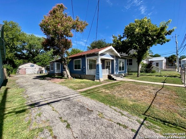 2213 N Flores, San Antonio, TX 78212