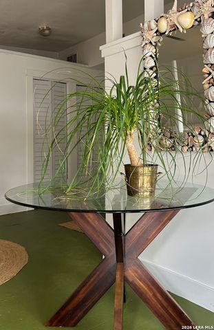 2213 N Flores, San Antonio, TX 78212