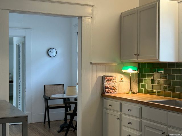 2213 N Flores, San Antonio, TX 78212