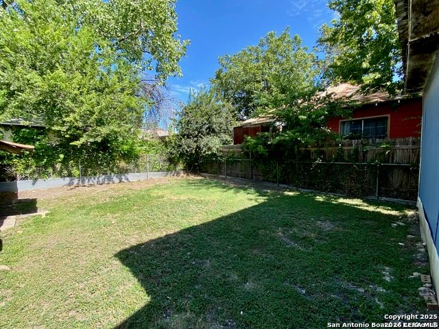 2213 N Flores, San Antonio, TX 78212