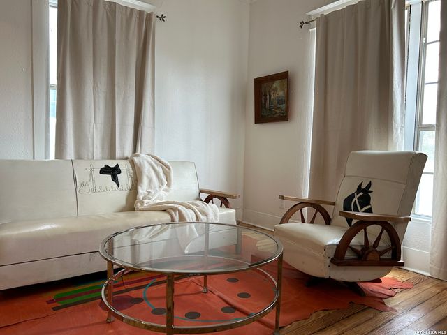 2213 N Flores, San Antonio, TX 78212