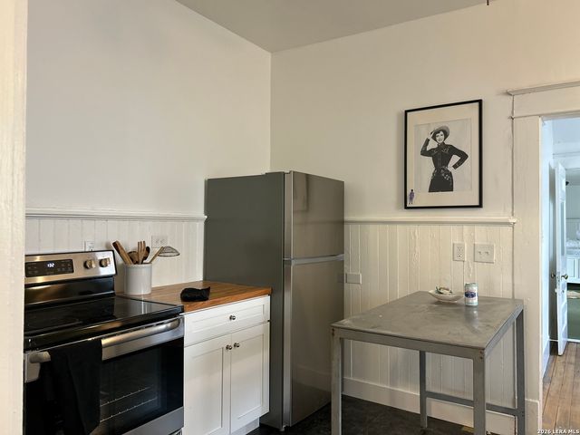 2213 N Flores, San Antonio, TX 78212