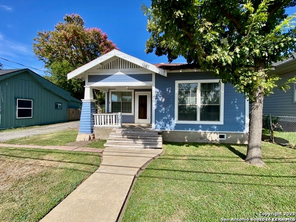 2213 N Flores, San Antonio, TX 78212