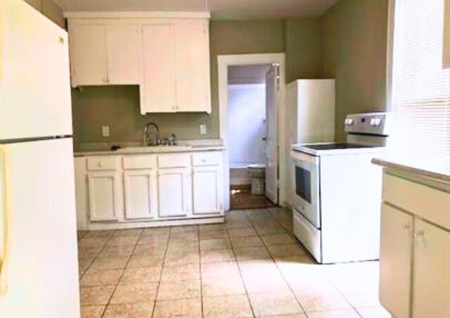 1018 S Main St, Wichita, KS 67213