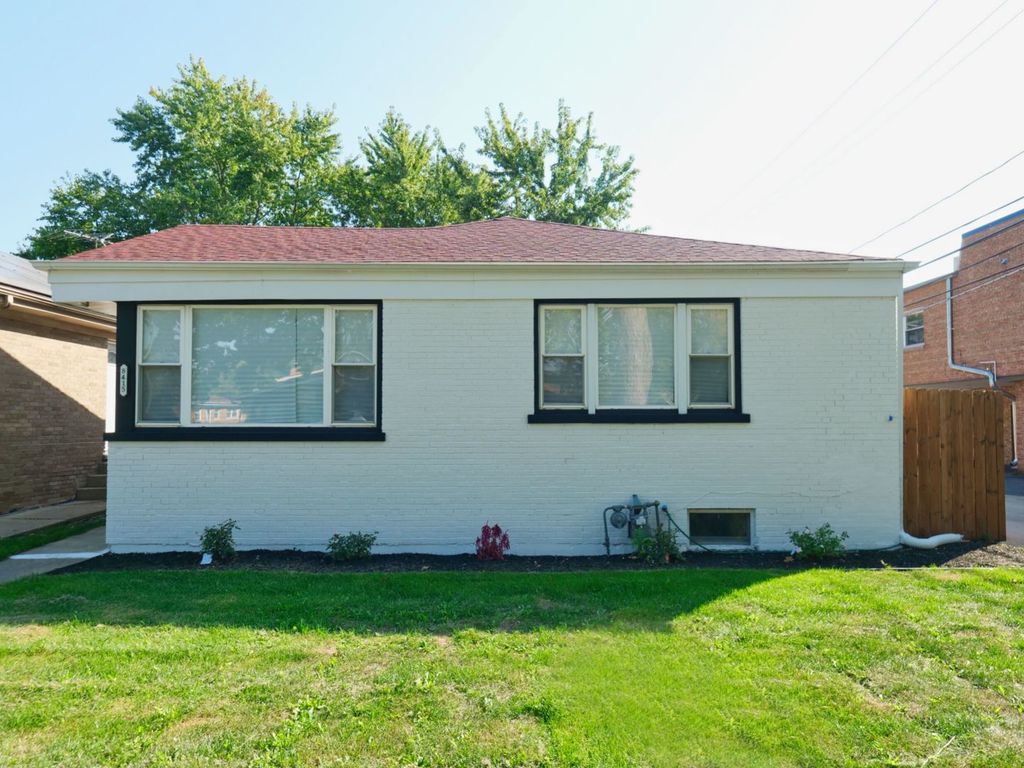 8415 Trumbull Avenue, Skokie, IL 60076