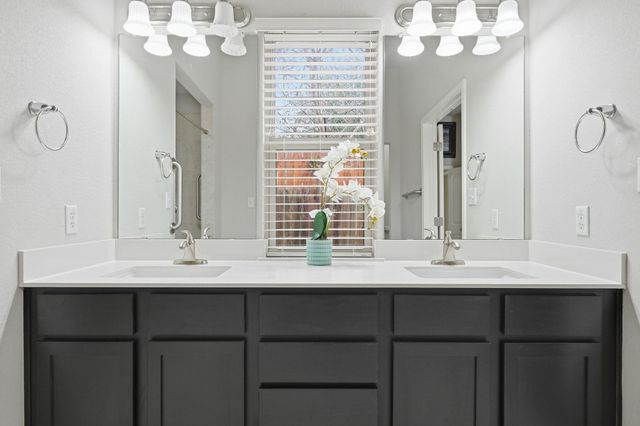 392 Tilly LN, Buda, TX 78610