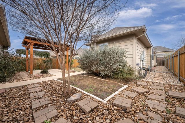 392 Tilly LN, Buda, TX 78610