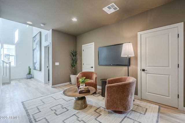 123 W HOLCOMB Lane, Phoenix, AZ 85003