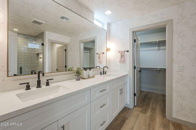 123 W HOLCOMB Lane, Phoenix, AZ 85003