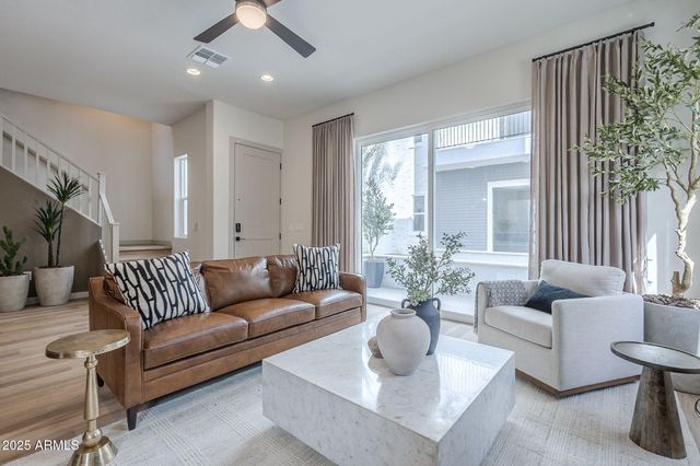 123 W HOLCOMB Lane, Phoenix, AZ 85003