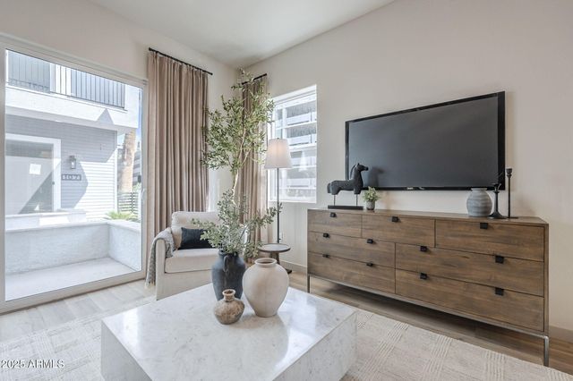 123 W HOLCOMB Lane, Phoenix, AZ 85003