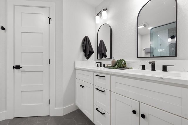 2404 Monarch DR, Austin, TX 78748