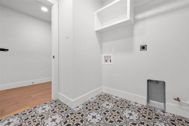 2404 Monarch DR, Austin, TX 78748