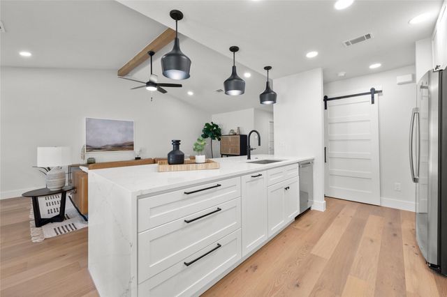 2404 Monarch DR, Austin, TX 78748