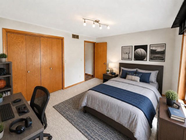 3529 N MORRISON STREET, Appleton, WI 54911