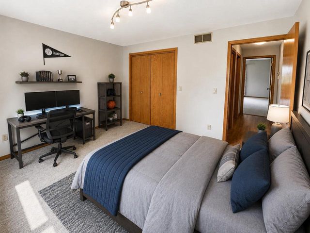 3529 N MORRISON STREET, Appleton, WI 54911
