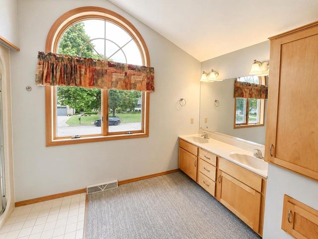 3529 N MORRISON STREET, Appleton, WI 54911